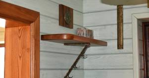 Appendiabiti con mensola in legno artigianale su misura